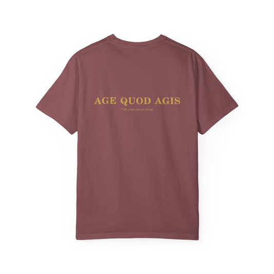 Back of brick casual tee with Age Quod Agis in gold